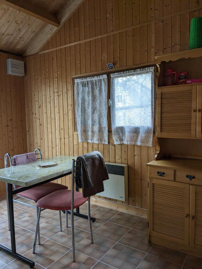 Au Petit Chalet D'Illiers Combray - Salle D'Eau Uniquement المظهر الخارجي الصورة